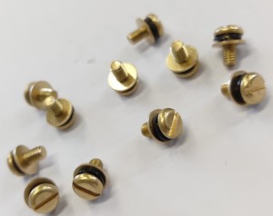 Tornillo SEMS de latón métrico M4 x 8 con cabeza alomada ranurada, cromado/niquelado, con arandela plana de resorte, alta precisión, para uso industrial y eléctrico. - Product Image 1