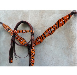 Conjunto de Ropa Ecuestre Estilo Western Personalizado: Cabezada de Cuero, Pechopetral de Cuero Crudo, Halter Plateado para Montar a Caballo - Product Image 1