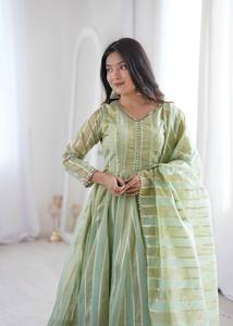 Robe en soie verte, longueur cheville, tenue décontractée traditionnelle pour femmes, coupe ample, sans plis, toutes saisons, style Inde Pakistan - Product Image 2