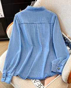 เสื้อเชิ้ตยีนส์แขนยาวสำหรับผู้หญิง ทรงหลวม ปกคอพับ สีพื้น แขนยาวเต็มตัว - Product Image 2