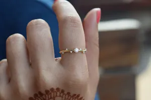 Bague en diamant de taille ronde au design classique pour fiançailles, mariage, usage quotidien et cadeaux, disponible au prix de gros - Product Image 3