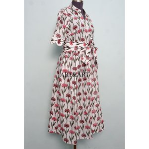 Robe midi florale en coton 100% écologique pour femme Kangura, taille naturelle, col en V, manches courtes, décoration boutonnée, lavable - Product Image 5