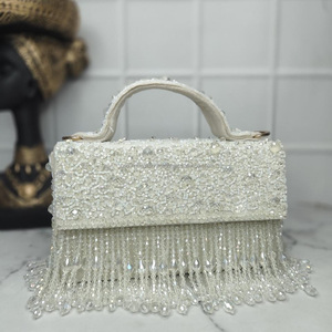 Sac de soirée élégant fait main de luxe de haute qualité avec perles, franges en cristal et poignée anneau pour fêtes et mariages, provenant d'Inde - Product Image 2