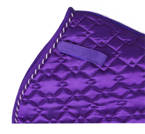 Tapis de selle matelassé en satin pour cheval avec bonnet d'oreille assorti |   Ensemble de tapis de selle de luxe en satin violet pour chevaux de dressage et de saut d'obstacles - Product Image 4