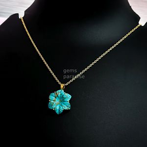 Colgante de flor de turquesa y cobre tallado a mano, collar de flor de cristal para mujer, colgante de piedra preciosa de turquesa y cobre natural - Product Image 4
