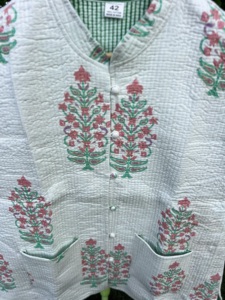 เสื้อแจ็กเก็ตแขนกุดสำหรับผู้หญิงพิมพ์ลายควิลท์ทำด้วยมือแบบพรีเมียมเสื้อแจ็คเก็ตผ้าฝ้าย - Product Image 4