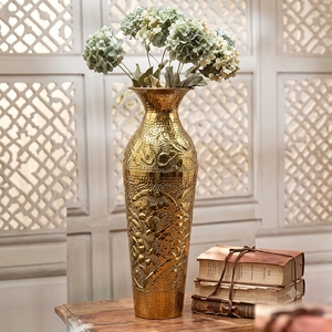Jarrón de Metal Antiguo Hecho a Mano con Patrón Floral en Relieve, Jarrón de Metal para Piso, Venta al por Mayor, Maceta Decorativa para Centro de Mesa - Product Image 1