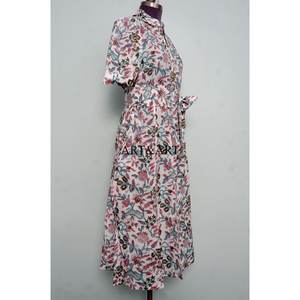 เดรสผู้หญิงสไตล์วินเทจหวานๆ ลำลอง ผ้าฝ้ายแท้ 100% แขนสั้น ความยาวปานกลาง ลายพิมพ์ดอกไม้ คอวี ติดกระดุม ทรงเอไลน์ ผ้าทอ - Product Image 5