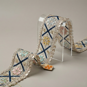 Robe Kurtis Saree Blouse Chaniyacholi avec broderie fantaisie, travail Zari et découpes artisanales - Product Image 3