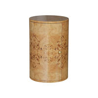 Armoire latérale extensible moderne en bois avec porte à grain naturel, poignée métallique et rangement dissimulé pour chambre, salon, coin repas