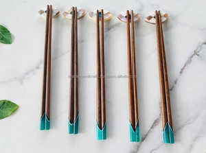 ตะเกียบไม้ทำด้วยมือเป็นมิตรกับสิ่งแวดล้อมเครื่องใช้ที่มีน้ำหนักเบาและถูกหลักสรีรศาสตร์สำหรับใช้ในบ้านและงานเลี้ยงร้านอาหารทุกวัน - Product Image 4