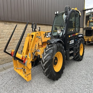 สัมผัสประสบการณ์การควบคุมการบรรทุกที่เหนือชั้นด้วย JCB 542 70 Agri Xtra ออกแบบมาเพื่อการยึดเกาะที่แข็งแรงและการทำงานในพื้นที่ที่ราบรื่น - Product Image 4