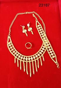 24K Plaqué Or Vintage Dubai Fashion Jewelry Set Comprend Collier Boucles D'oreilles Bracelets Peignes Cuivre Matériel Diamant Allemagne - Product Image 6