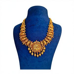 ชุดเครื่องประดับโบราณรูปนกยูงสีทองประดับด้วยหินเคมพ์ สไตล์อินเดียใต้แบบดั้งเดิมสำหรับเจ้าสาว สร้อยคอแบบด้าน - Product Image 1