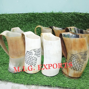 Auténtica taza vikinga hecha a mano de cuerno de vaca, jarra natural de cuerno de buey para cerveza, cerveza de malta y hidromiel. Ecológico, Vintage, Medieval. - Product Image 3