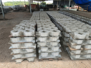Moule en plastique PP pour pavés en béton à 5 trous, directement de l'usine - Product Image 2