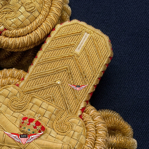 Elegantes Epaulettes de Tela Trenzada Ecológica con Bordado Dorado para Prendas Ceremoniales - Product Image 2