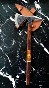 Hacha de exterior personalizada con grabado, mango de madera, funda de cuero, agarre envuelto en cuero negro y cabeza de acero pulido, hachas de camping - Product Image 2