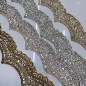 Elegante y Romántico Borde de Encaje Zari Festoneado con Adorno de Lentejuelas Reflectantes y Bordado Floral Intrincado (Ecológico) - Product Image 1