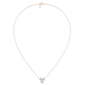 Collar de Diamantes con Tres Pétalos de Piedra Verde, Marco Floral en Oro Rosa Tallado y Diseño de Halo Brillante - Product Image 3