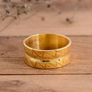 Bague unisexe épaisse en laiton plaqué or 14 carats, gravée géométriquement, faite à la main, pour cadeau d'anniversaire, vente en gros - Product Image 3