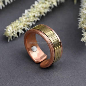 Anillo de Terapia Magnética de Cobre Ajustable y Pulido Elegante para el Alivio del Dolor, Curación de Articulaciones, Diseño Ligero Unisex - Product Image 3