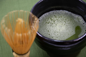 Batidor japonés de bambú con mango largo para mezclar matcha y para cepillar café y té - Product Image 5