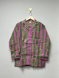 Ensemble pyjama 3 pièces pour femme, imprimé tigre rose et vert, écologique, de qualité supérieure, tenue de nuit et de détente, avec pochette assortie - Product Image 3