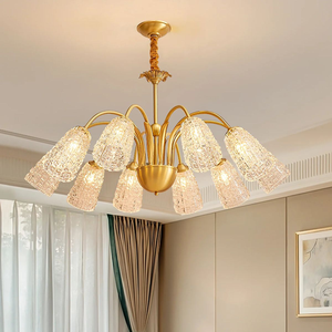 Un magnifique lustre en or à plusieurs niveaux, entièrement entouré de panneaux en forme de losange ornés de perles de cristal complexes, disponible. - Product Image 2