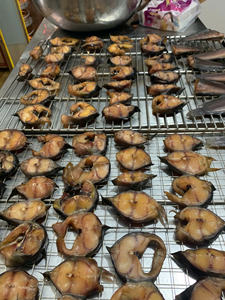 Pescado Gato Ahumado 100% Natural de Vietnam, Snacks Saludables con Alto Contenido de Proteínas |   Venta al por Mayor, Almacenamiento en Frío y Seco, Vida Útil de Más de 12 Meses - Product Image 6