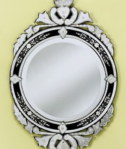 Espejo Decorativo Veneciano con Detalles de Vidrio Acabados a Mano y Elementos de Diseño Opulentos de Inspiración Barroca - Product Image 1