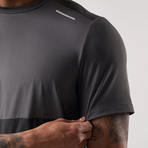 Conjunto Deportivo Personalizado de Alta Calidad para Hombre, Color Morado, de Secado Rápido, Camiseta de Manga Corta y Pantalones Cortos para Gimnasio, Correr, Entrenamiento, con Banda Reflectante - Product Image 6