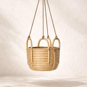 Jardinière en bois au design élégant, pots suspendus en rotin de qualité supérieure pour plantes. - Product Image 5