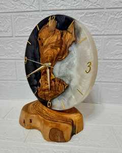 Horloge murale de luxe en résine époxy noir anthracite, effet fumé, bord brut en bois d'olivier, ronde, silencieuse, pour décoration industrielle - Product Image 2