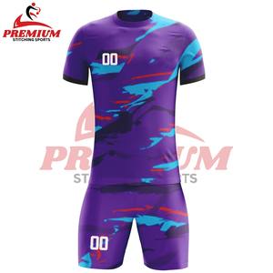 Tenues de football personnalisées avec logo, anti-bactériennes, anti-UV, haute qualité, en polyester respirant à manches courtes et col rond pour club - Product Image 5
