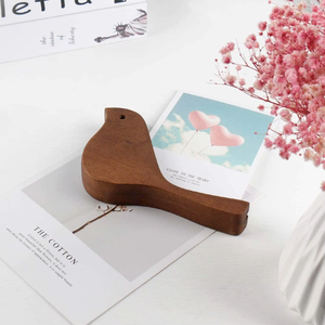 Esculturas de pájaros de madera hechas a mano para la decoración del hogar Tesoros de recuerdo elegantes - Product Image 2