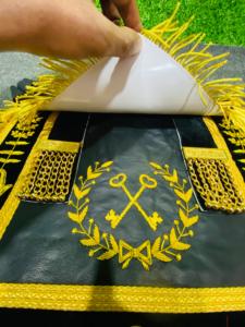 Tablier de Maître Maçon de Loge Maçonnique de Haute Qualité, Fait Main, 100% Cuir d'Agneau, Modèle 2026, avec Franges Bleues, Personnalisable - Product Image 2