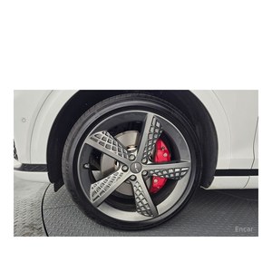 Genesis GV70 3.5T Essence AWD avec boîte de vitesses automatique, sièges en cuir, modèle octobre 2022, 25 664 km, conduite à gauche, caméra arrière - Product Image 5