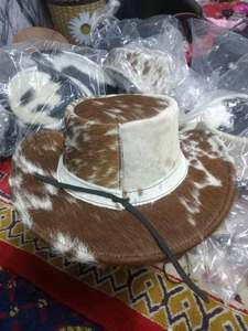 Sombrero Vaquero Étnico Unisex de Cuero Vacuno con Patrón de Pelo de Vaca, Ala Ancha para Uso en Exteriores, Cuatro Estaciones - Product Image 1