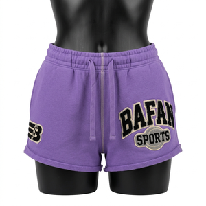 Shorts casuales para mujer, 280 GSM, mezcla de algodón y felpa, color morado, tacto suave, cintura elástica, logotipo personalizado con parche de chenilla. - Product Image 3
