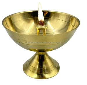 Diya Nandadeep de Latón con Diseño Superior Dorado Pulido Brillante, Diya Nandadeep de Latón Fabricada en India - Product Image 1