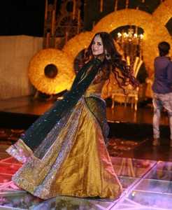 Lehenga de novia con bordado elaborado, traje de boda tradicional pakistaní, atuendo étnico de diseñador, conjuntos indios y pakistaníes - Product Image 3