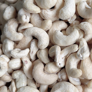 Fabrication et vente en gros de noix de cajou W180, prix des noix de cajou W320, Santigo Cashew Vietnam, exporté vers l'Asie, l'UE, le Moyen-Orient - Product Image 1