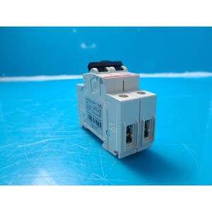 Interruptor de Circuito en Miniatura ABB Serie S200 S202U K10A, Usado, Piezas de Equipos Semiconductores Legados - Product Image 1
