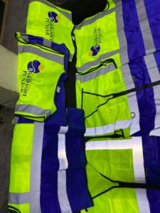 Chaleco de Seguridad Reflectante de Alta Visibilidad para Hombre, con Rayas, de Poliéster/Algodón, Amarillo y Azul, con Cierre de Cremallera y Bolsillos, Ropa Exterior Informal - Product Image 3