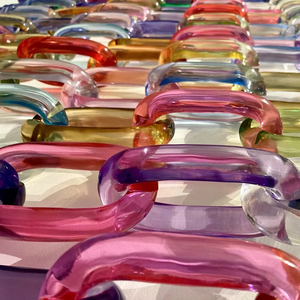 Chaîne murale décorative en résine époxy, chaîne créative moderne pour accent mural, élégante chaîne murale suspendue en résine époxy pour la décoration de la maison - Product Image 1