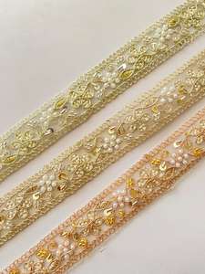 Tissu Organza Personnalisé Élégant et Intemporel avec Broderie de Paillettes, Perles, Dentelle, Motif Floral Écologique et Strass, Style Affaires - Product Image 4