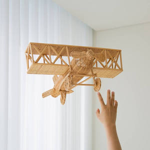 Avion en rotin naturel en gros, jouet artisanal en osier pour enfant, modèle de biplan suspendu, décoration pour chambre d'enfant et crèche - Product Image 2