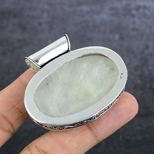 Colgante de plata con piedra lunar arcoíris natural de 1.85 pulgadas - Product Image 1