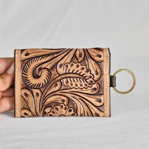 Cartera de Cuero Genuino Hecha a Mano con Grabado Floral, Estilo Vintage, Cierre de Broche, Unisex, Corta, para Uso Diario - Product Image 2